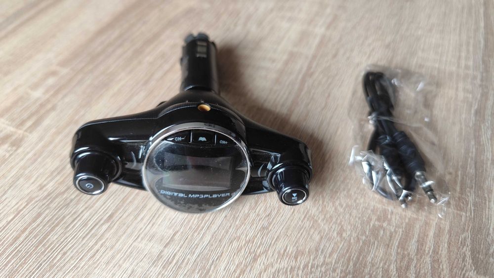 Transmiter FM Bluetooth BT08 – jak nowy, komplet!