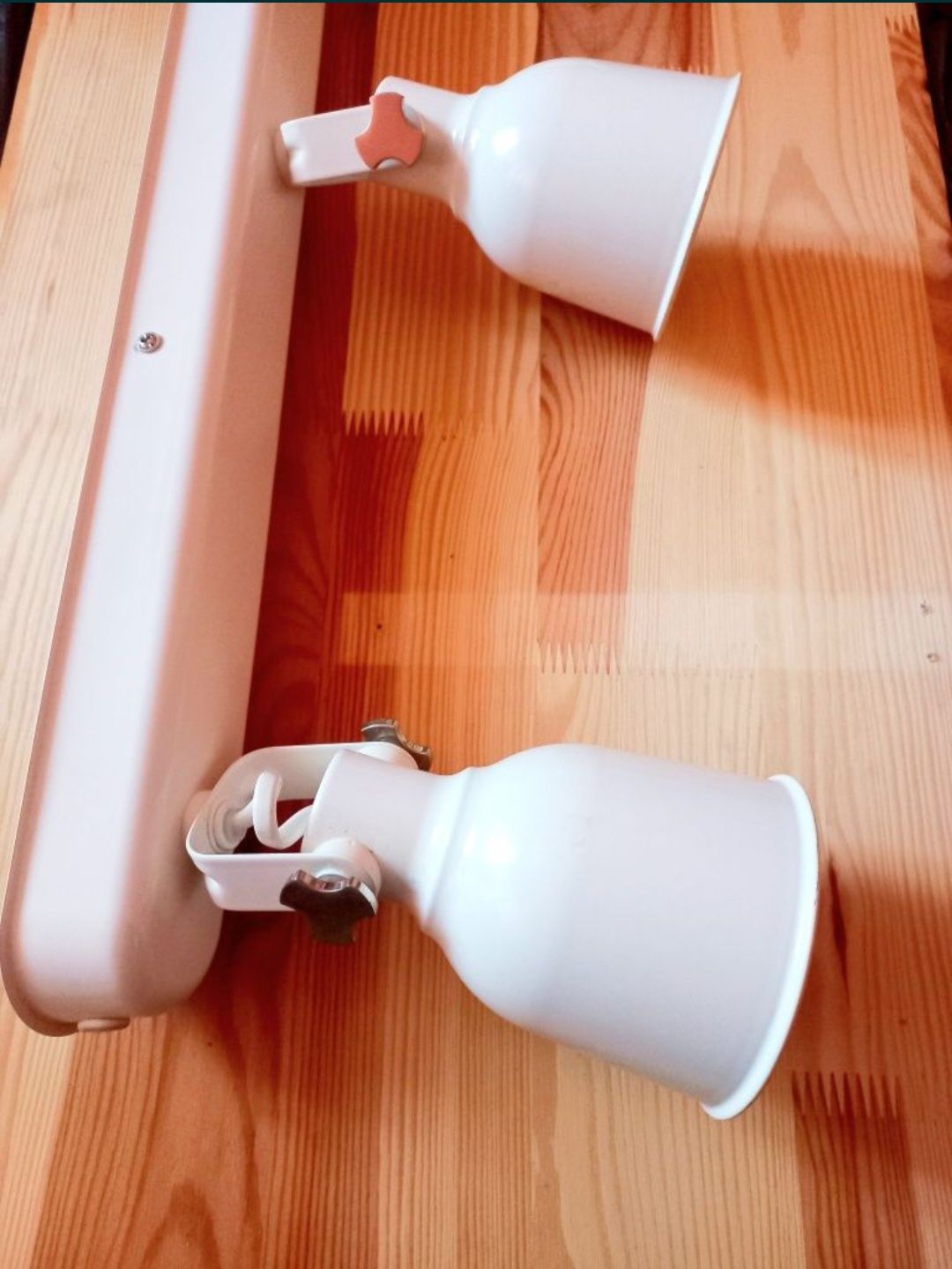 Biała lampa IKEA