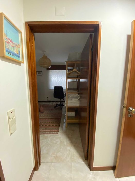 Quarto mobilado em apartamento junto à universidade Lusíada