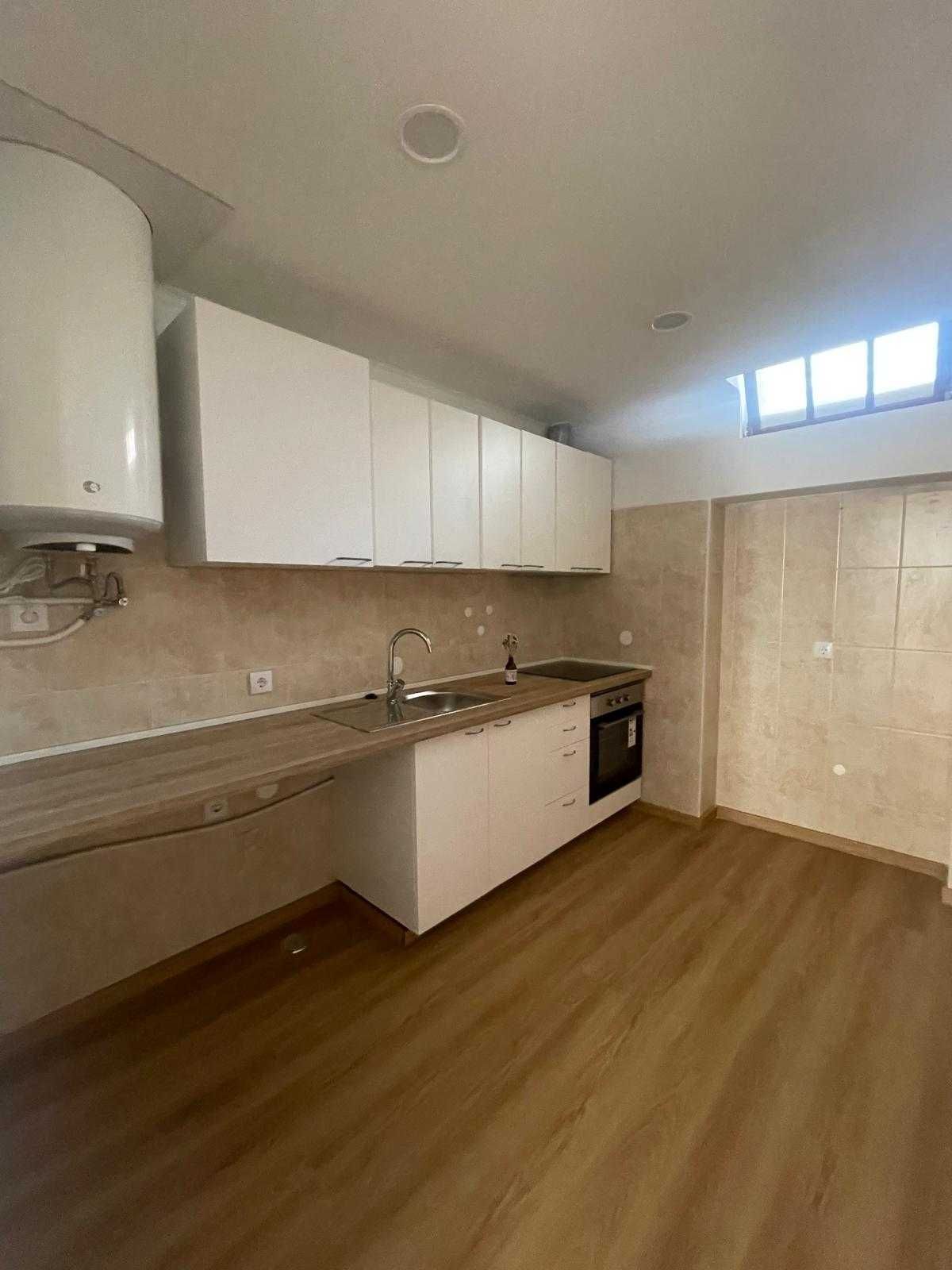 Arrenda-se apartamento T1+1 na Ajuda, remodelado.