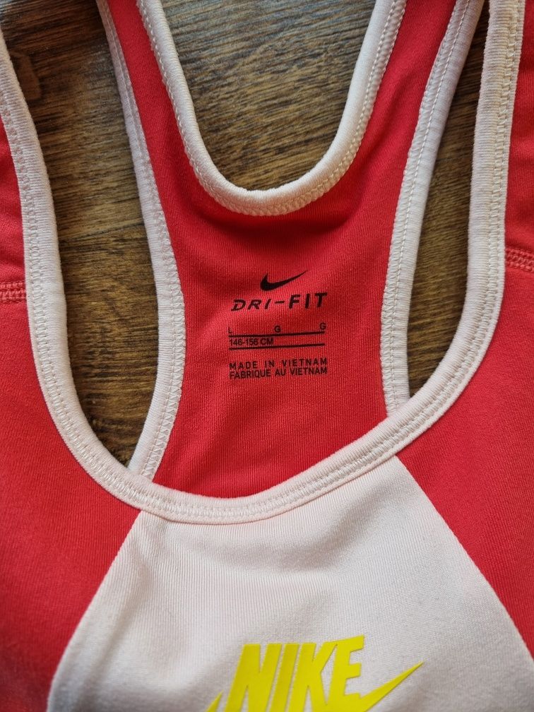Top sportowy dziecięcy Nike 146-156