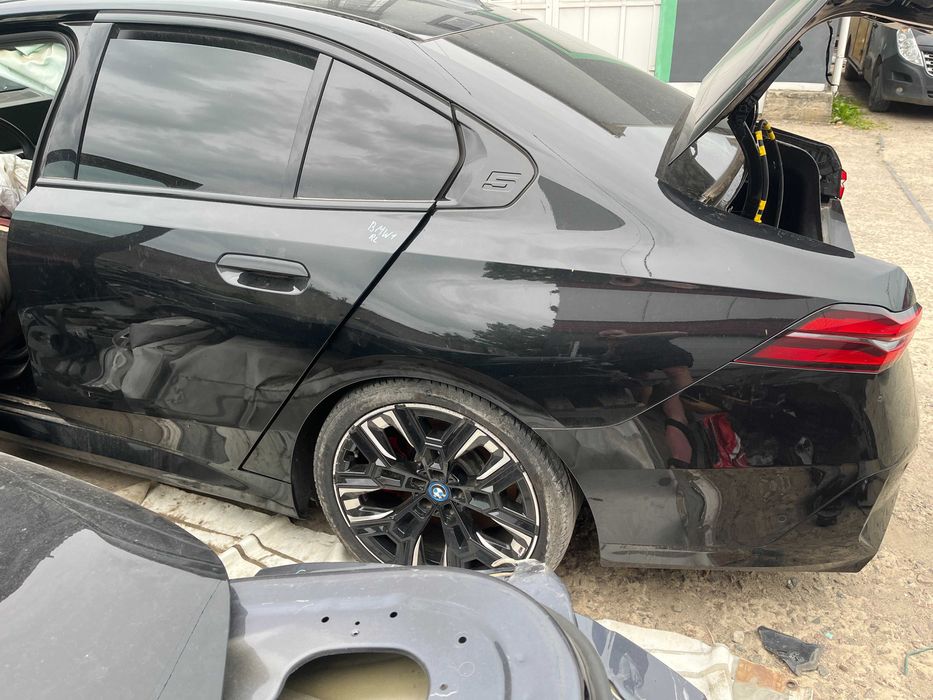 BMW i5 G60 G61 M60 M-Pack sport eDrive40 БМВ і5 м60 г60 електро Європа
