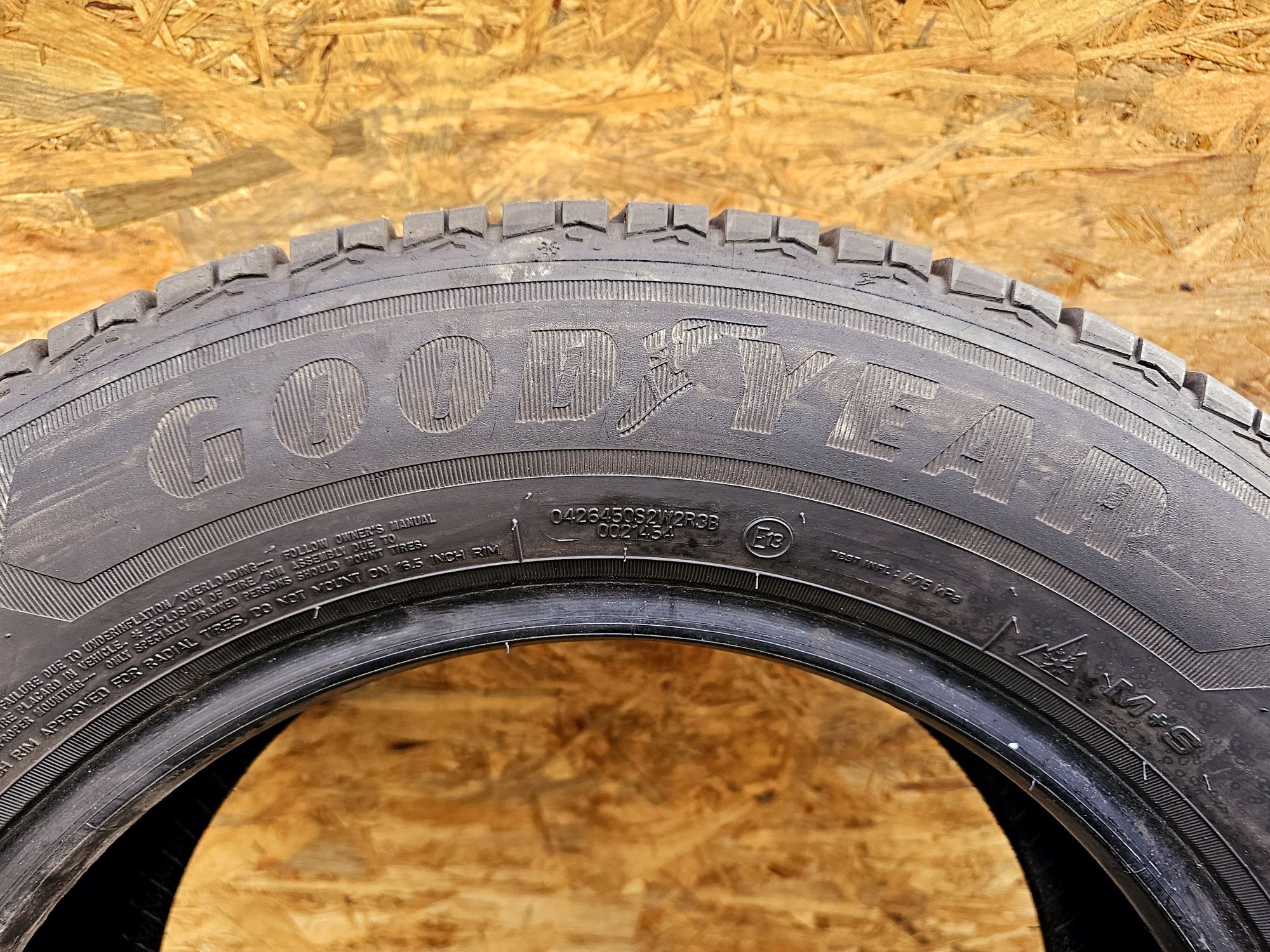 BDB Stan!!  7,4mm. 205/65 r16C Goodyear Vector 4Seasons Cargo