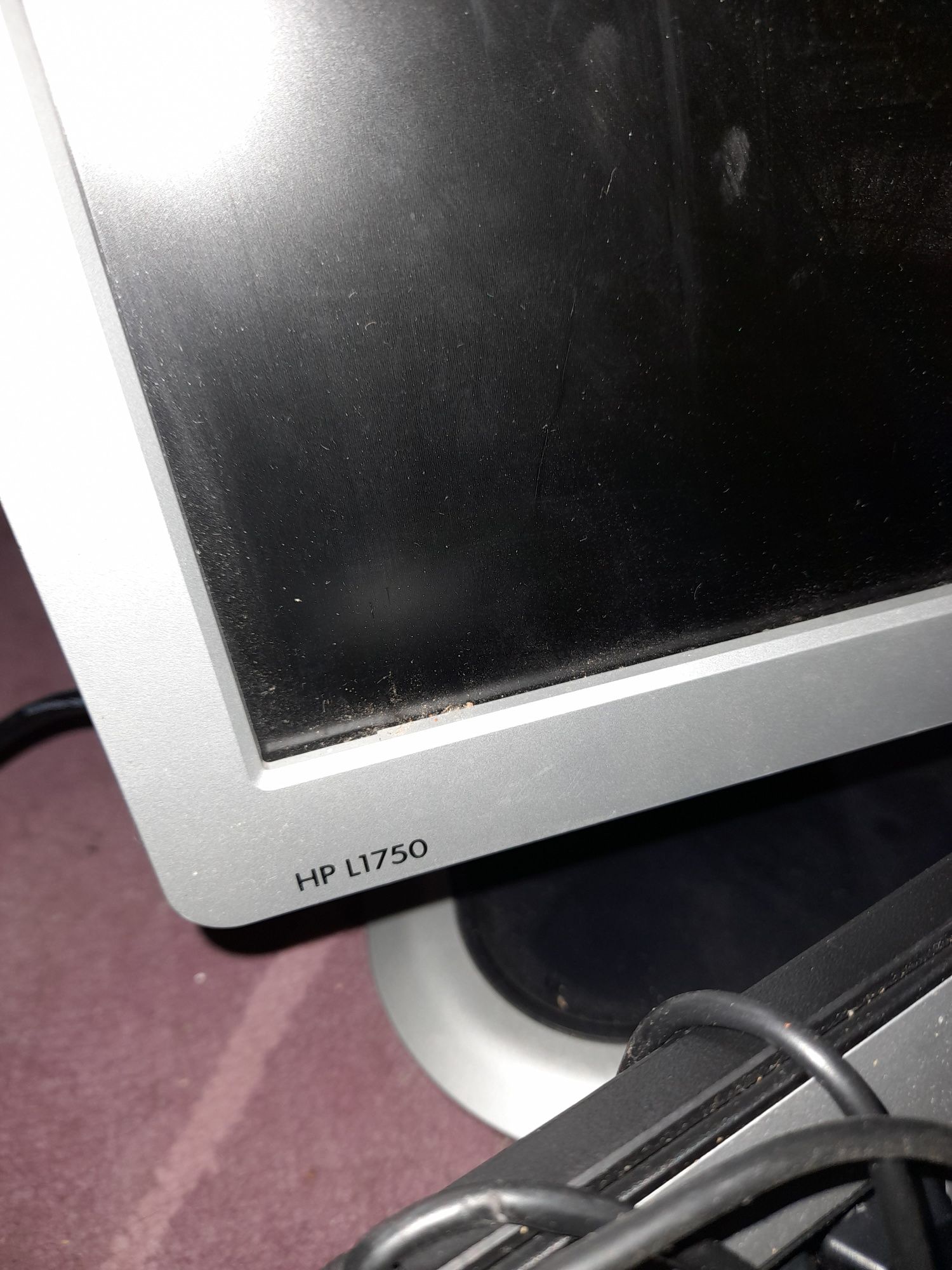 Monitory i klawiatury komputerowe