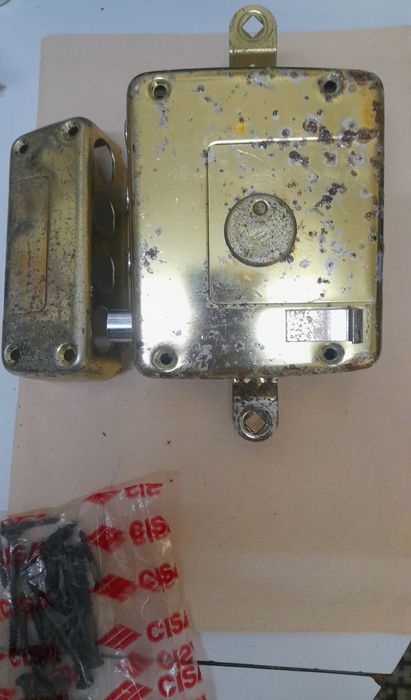 Fechadura Cisa de 3 trancas com acessórios