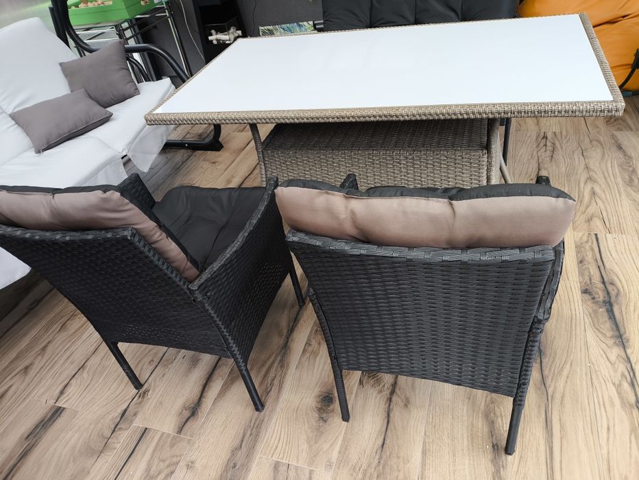 Zestaw mebli ogrodowych rattanowy 4 osobowy  i stół