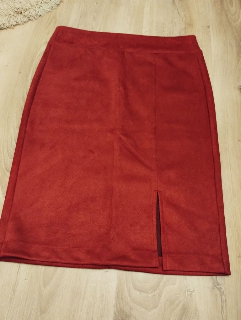 Bordowa czerwona zamszowa spódniczka ołówkowa Moodo r.38