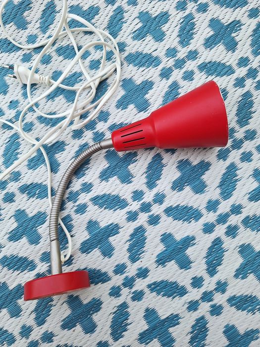 Lampka kinkiet czerwona KEA kvart