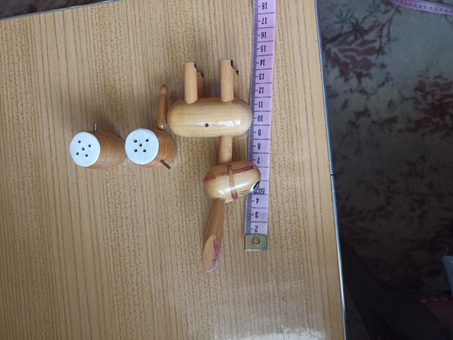 Stara figurka solniczka