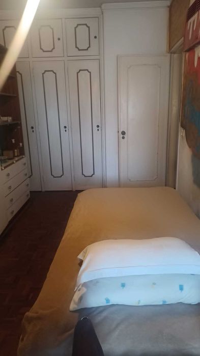 Quarto para arrendar em Algés