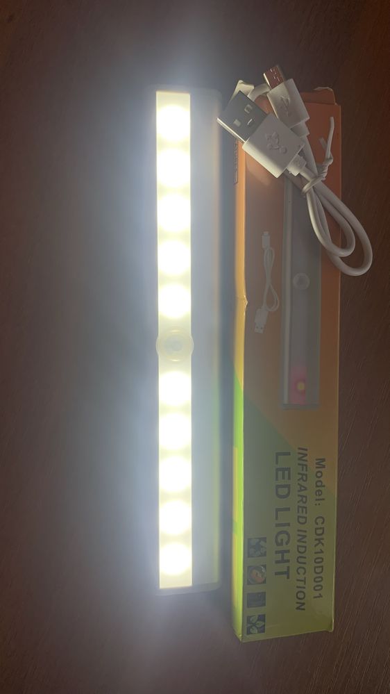 Светодиодный LED - светильник с датчиком движения на аккумуляторе