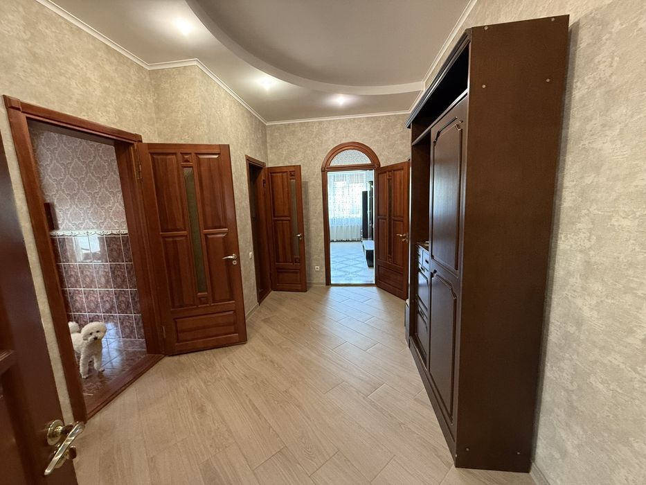 Сдам дом Архитекторская  с ремонтом 4 к 150 м ,место для авто! Киевски