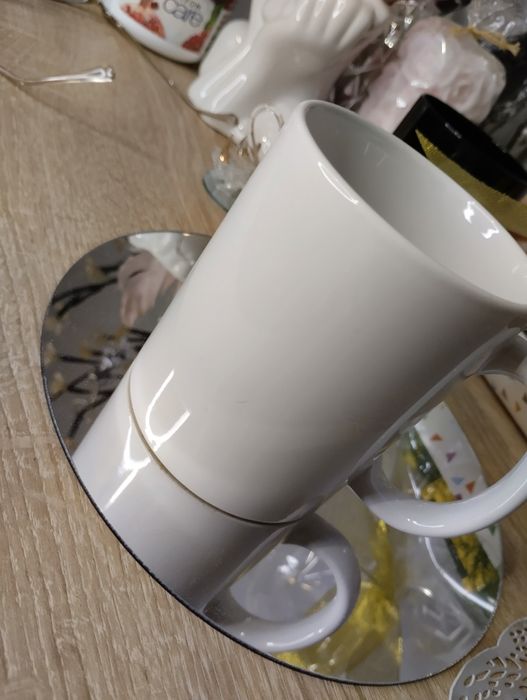 Świetny biały kubek z zabawnym napisem