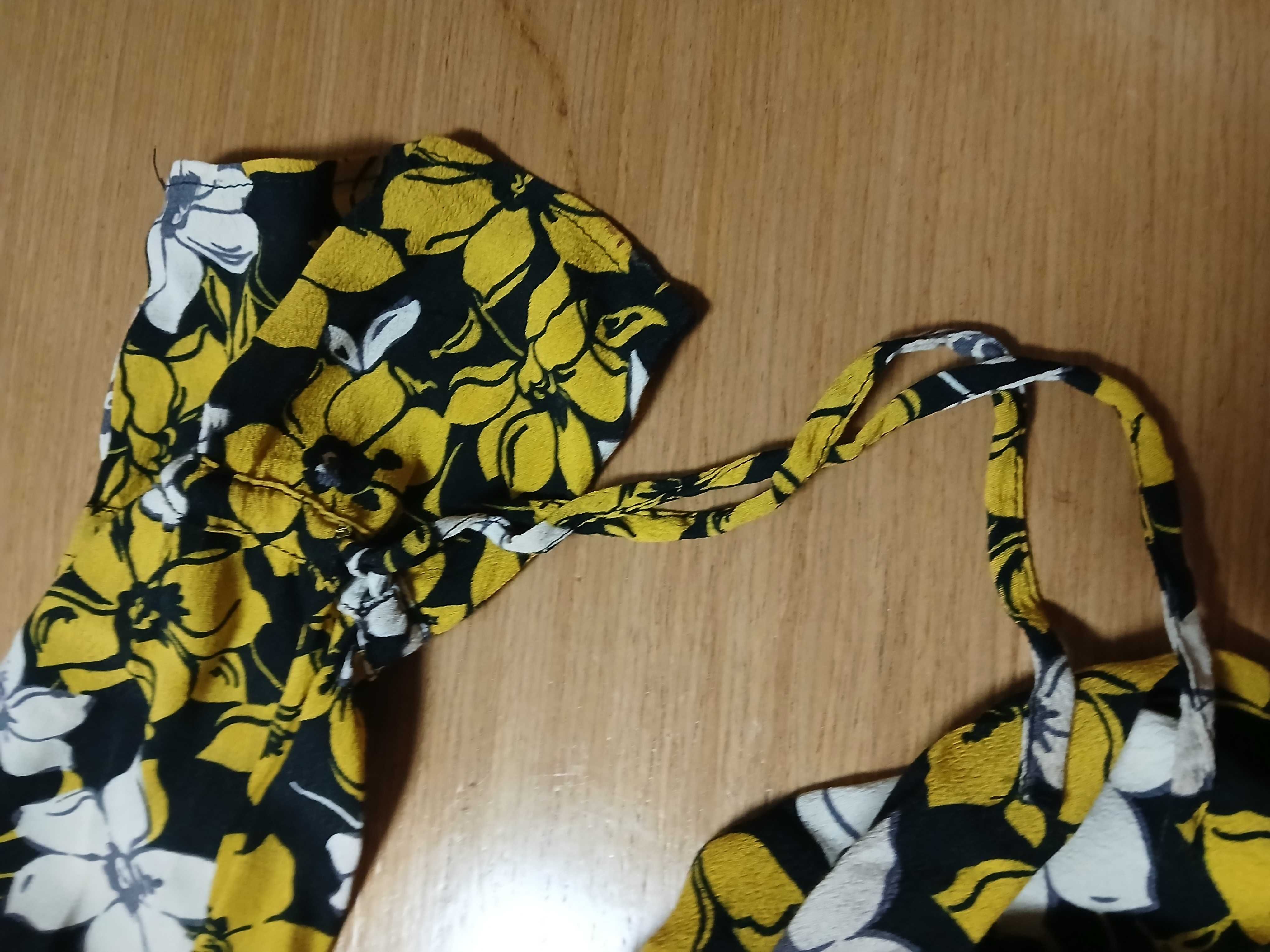 Vestido pelo joelho e com manga comprida, da Mango