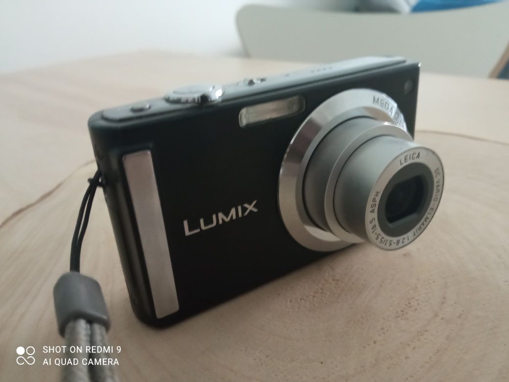 Máquina fotográfica Panasonic "Lumix"