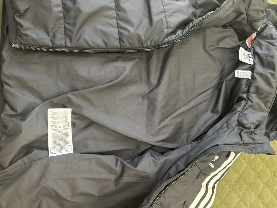 Куртка фірми adidas