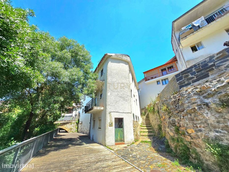 Edifício multifamiliar na zona histórica de Bragança