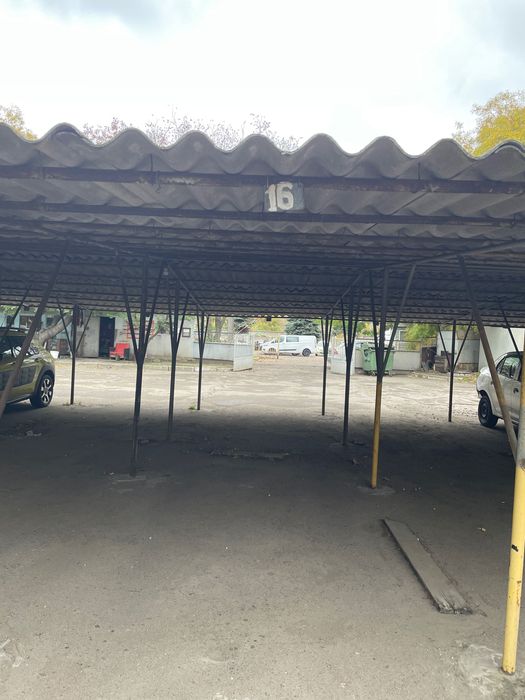 продам місце на автостоянці ,адреса Ільфа Петрова  20/2