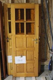 Drzwi wewnętrzne drewniane, klamki