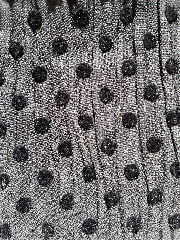 Camisola preta transparente de meia gola
