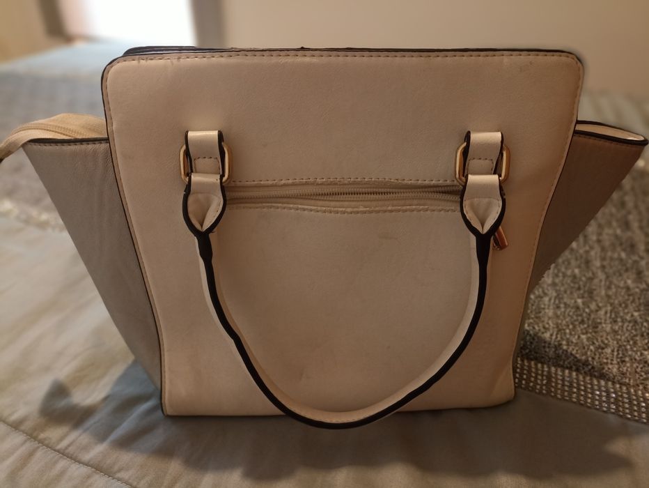 Mala em pele muito boa