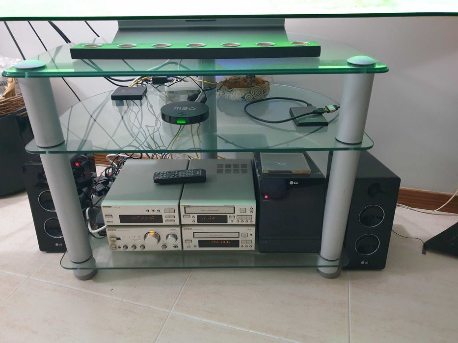 Movel de tv,  em  vidro
