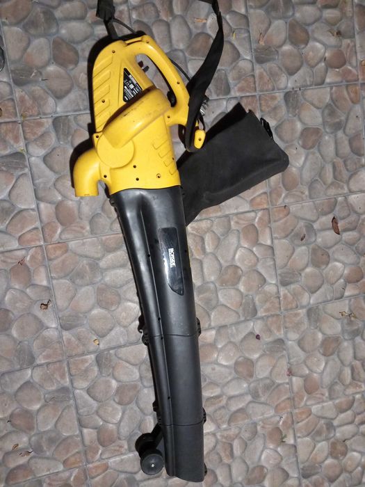 Aspirador elétrico de jardim