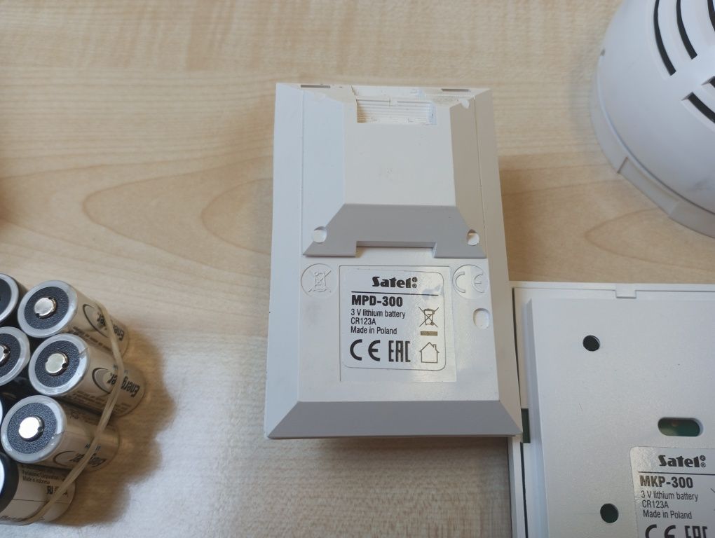 Alarm SATEL - centralka, manipulator, 8 czujek, 1 dymowa, sprawne