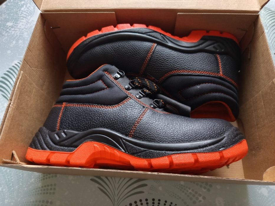 Продам робочі ботінки.