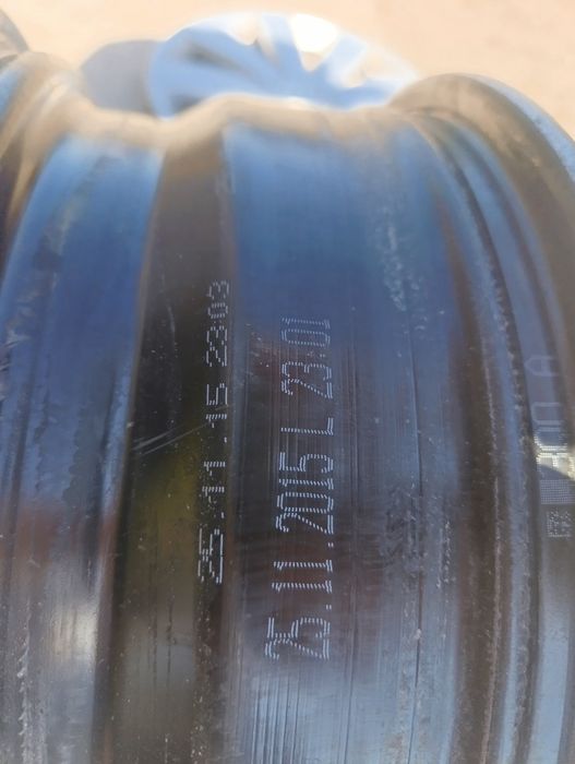 Металеві диски R15 4 шт Golf 5 розболтовка 5×112 , + ковпаки  оригінал