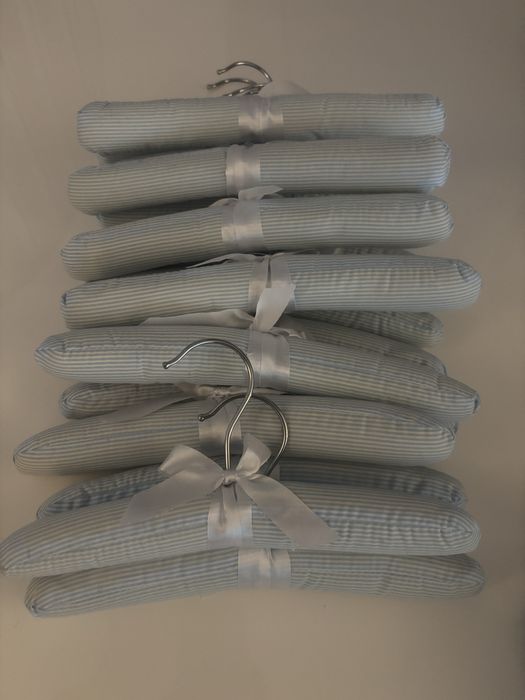 Cabides elegantes de criança