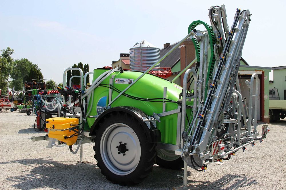 Opryskiwacz ciągany hydrauliczny belka X przyczepiany Tolmet Bruno
