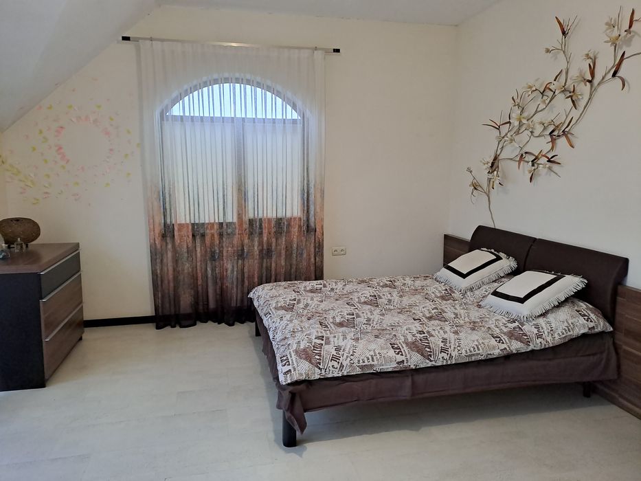 Оренда будинку з басейном новобудова