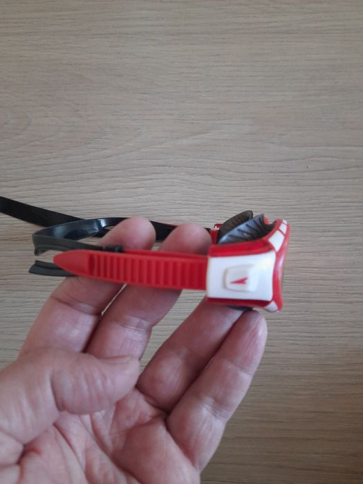 Продам дитячі окуляри для плавання speedo