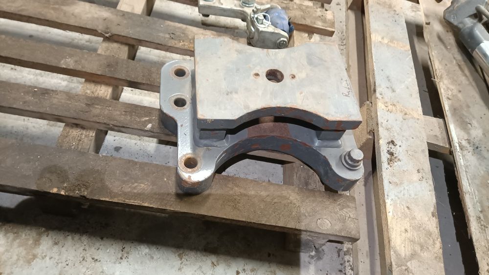 Podstawa zaczepu dolnego Massey Ferguson Fendt