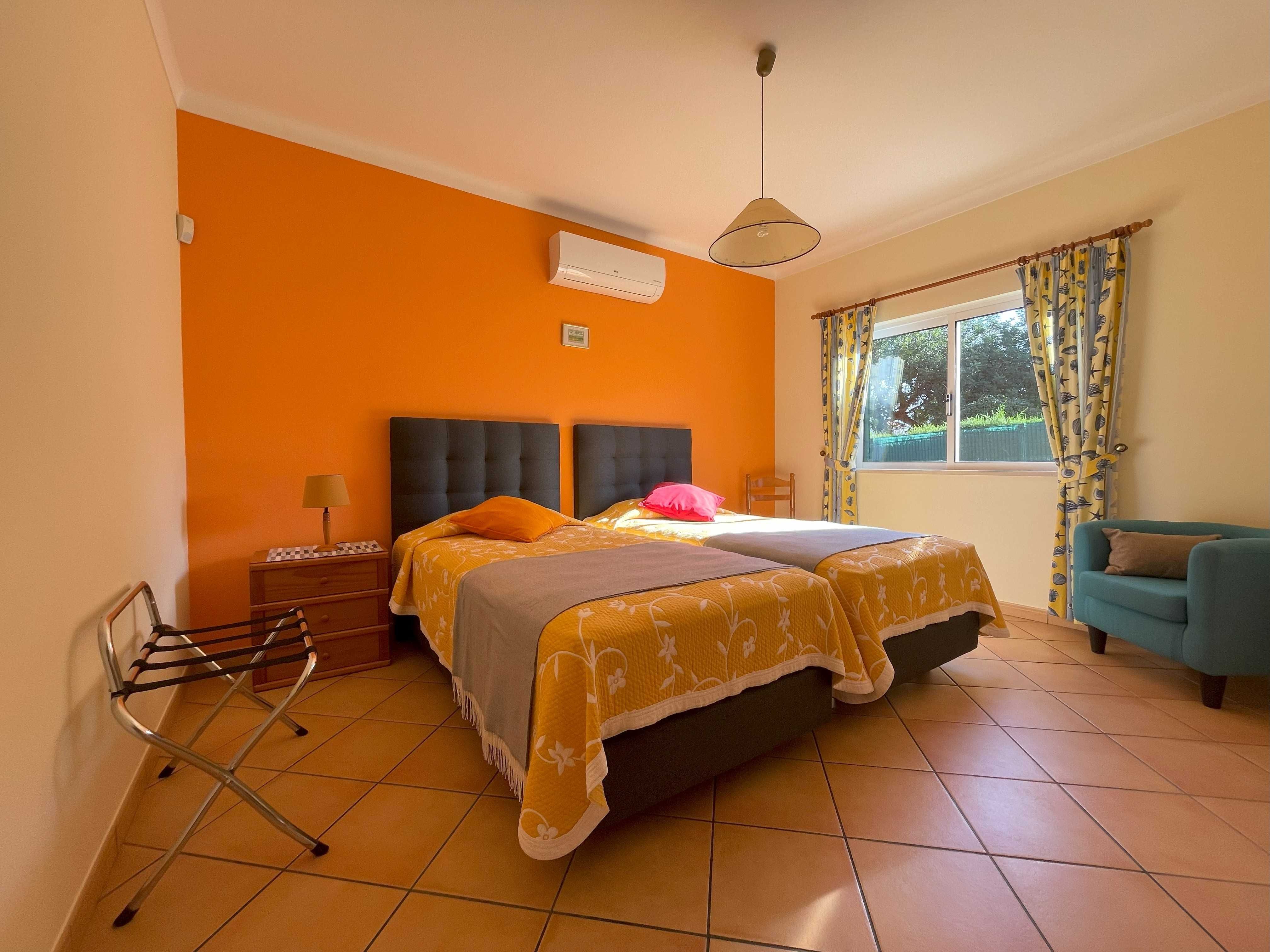 Apartamento T2 na vivenda, piscina, perto de zona antiga de Albufeira