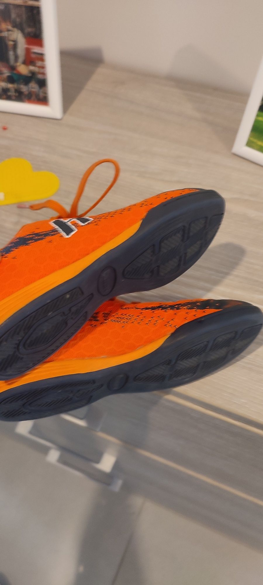 Sprzedam buty halowe  chłopięce 33 Huari