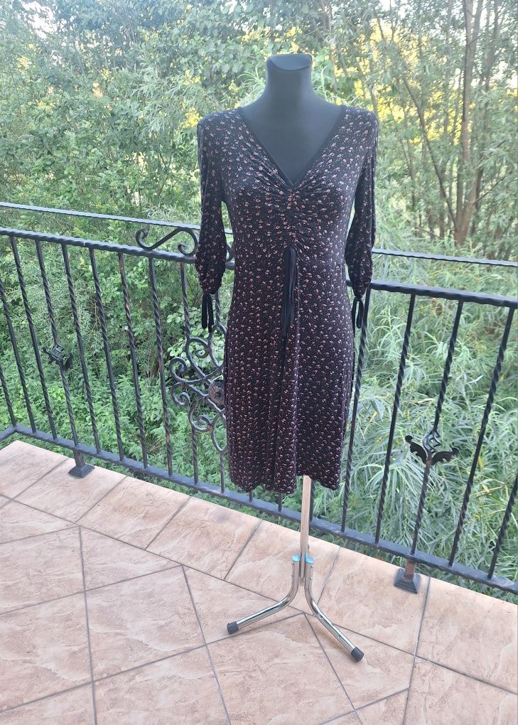 Sukienka midi marka Pretty Hurts rozmiar M 38