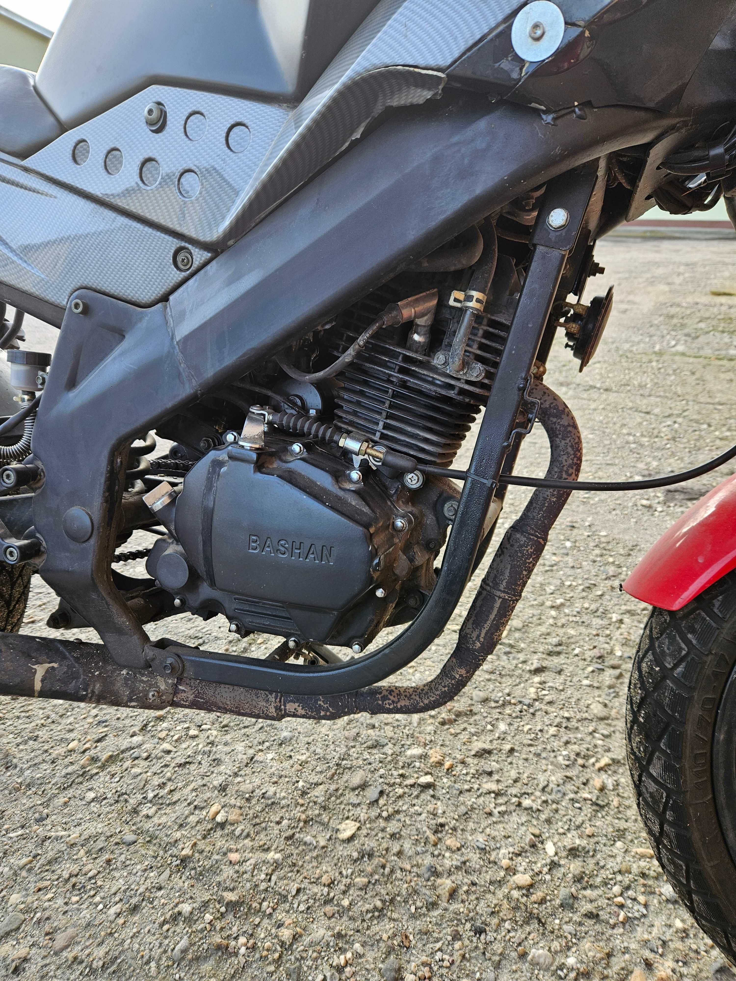 Bashan BS125 motocykl
