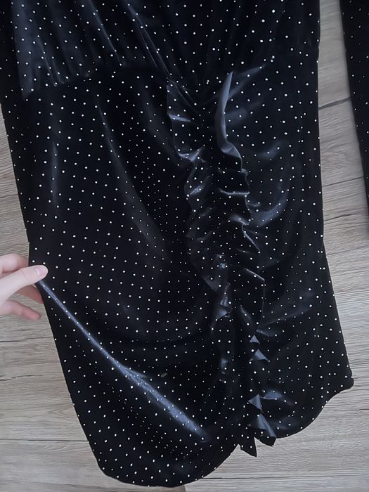 Sukienka welurowa cyrkonie falbanka