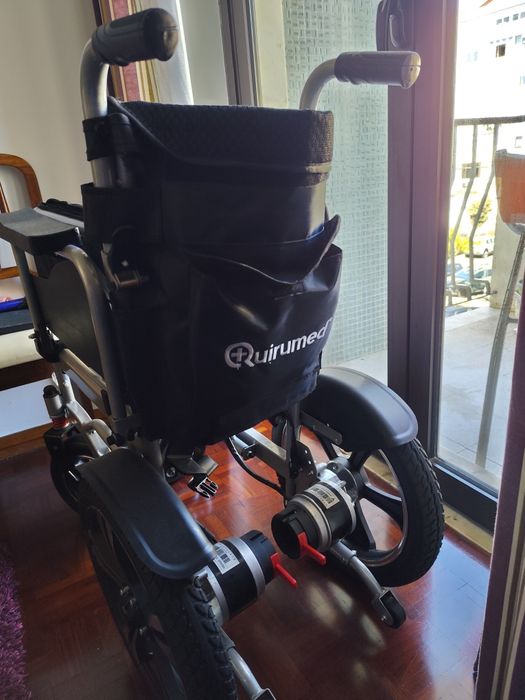 Cadeira de rodas elétrica praticamente nova , bateria a 100%