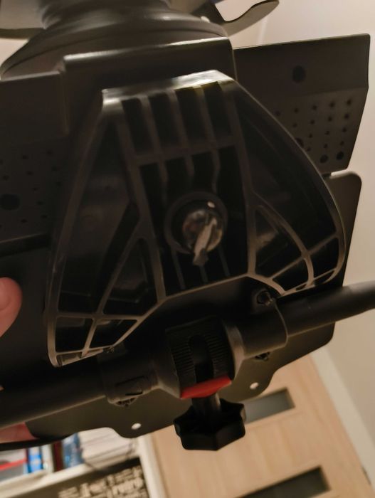 Kierownica Thrustmaster t150+ stojak (opis)