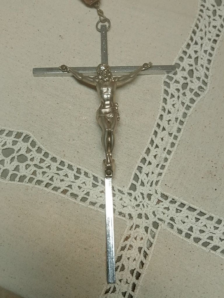 Vendo crucifixo em madeira