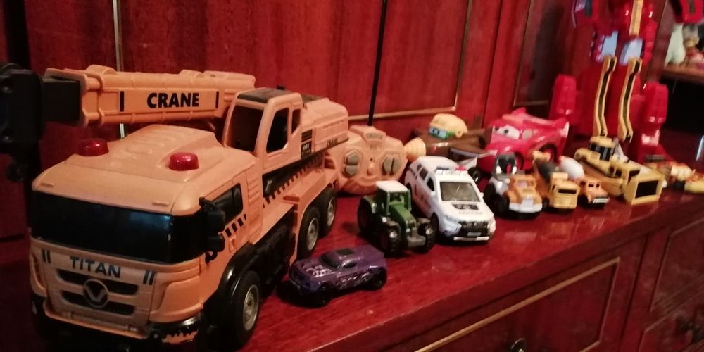 Машинки іграшкові лот .