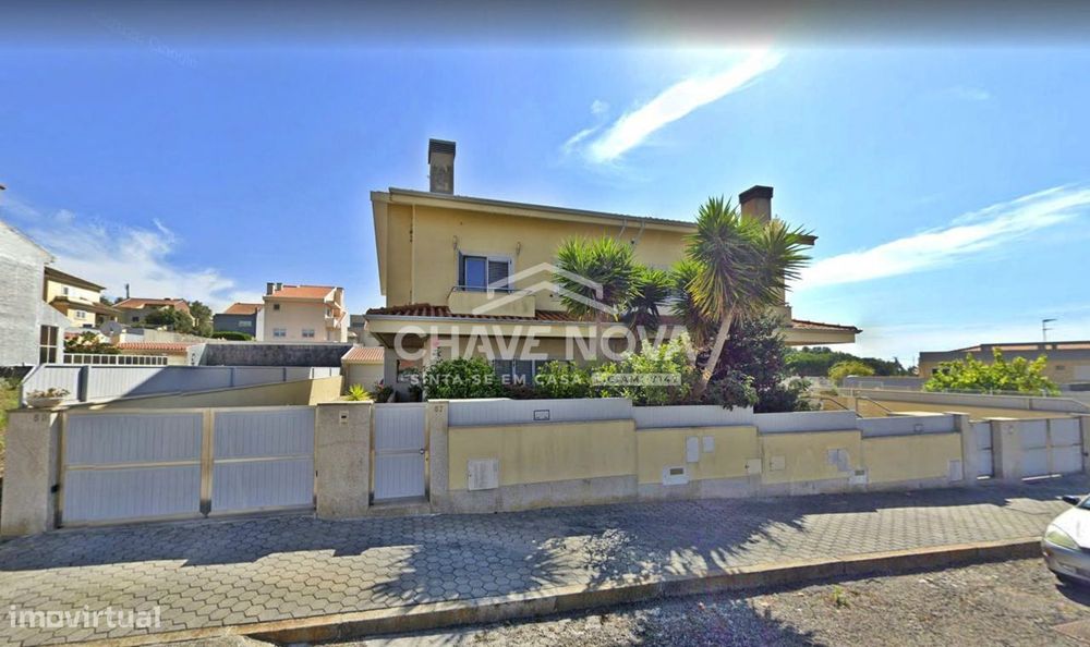 Moradia T4 c/ Garagem Box e Terraço em Arcozelo