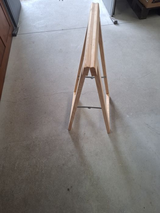 Cavaletes em pinho maciço