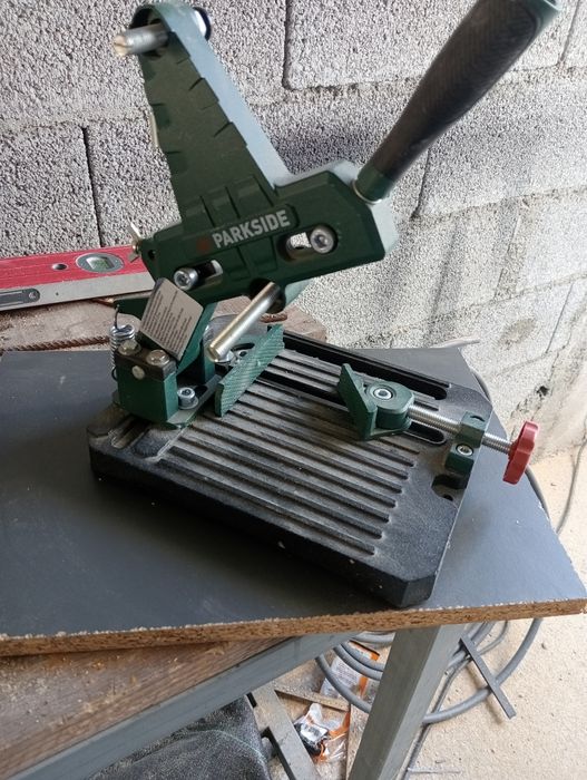 Esquadria para rebarbadora