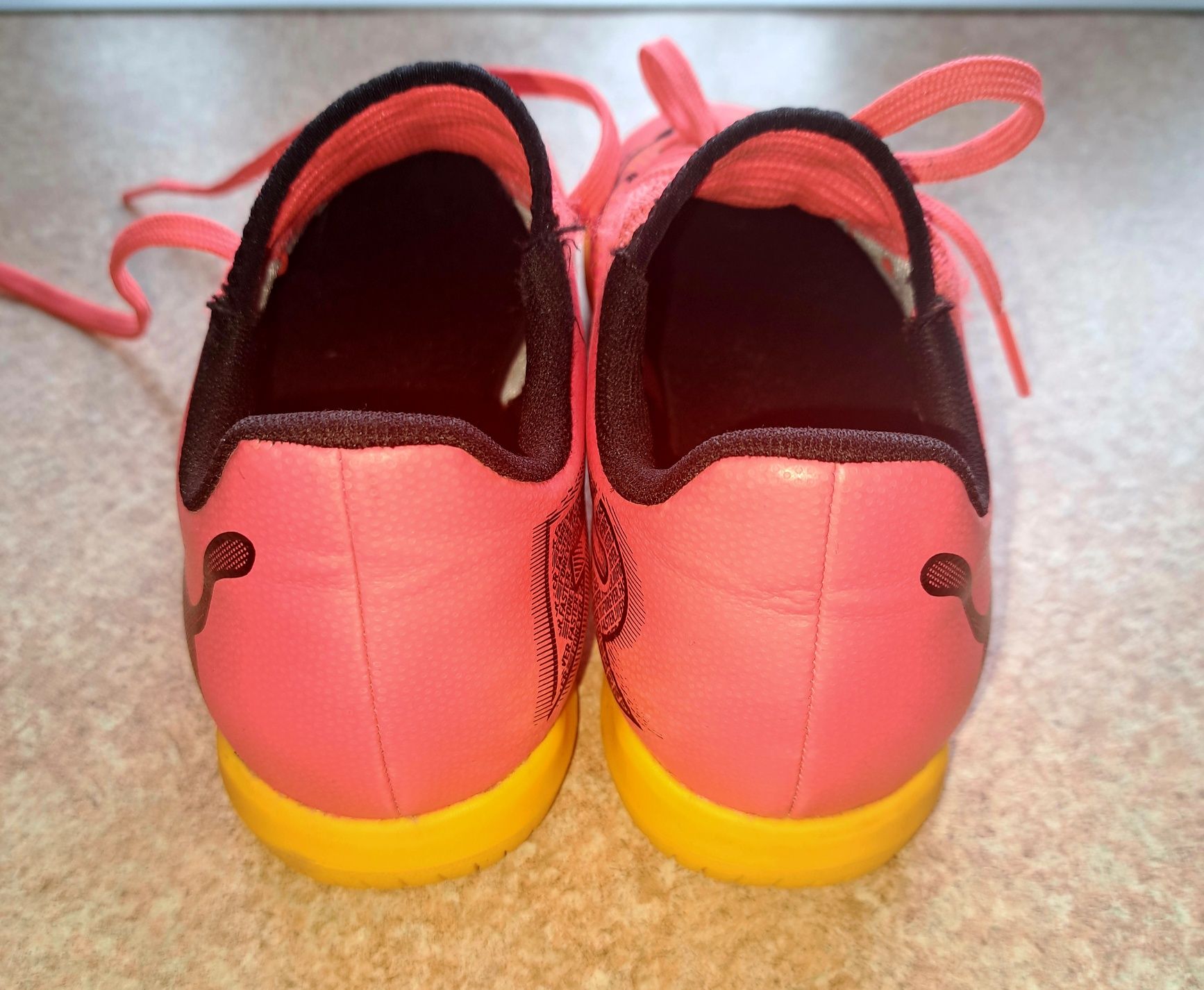 Adidasy, halówki,Puma Future 7 Play IT Jr.roz 32

Rozm
