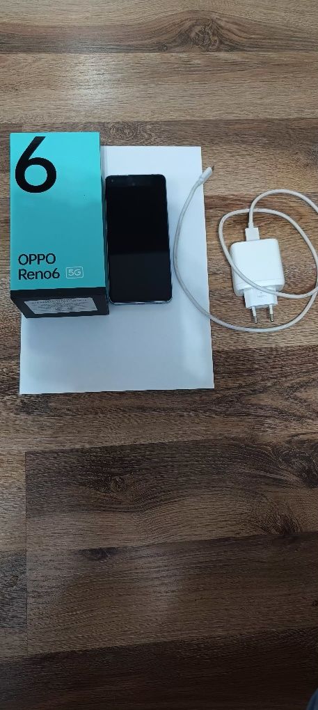 Telefon Oppo Reno6 5G plus nowa opaska Oppo band