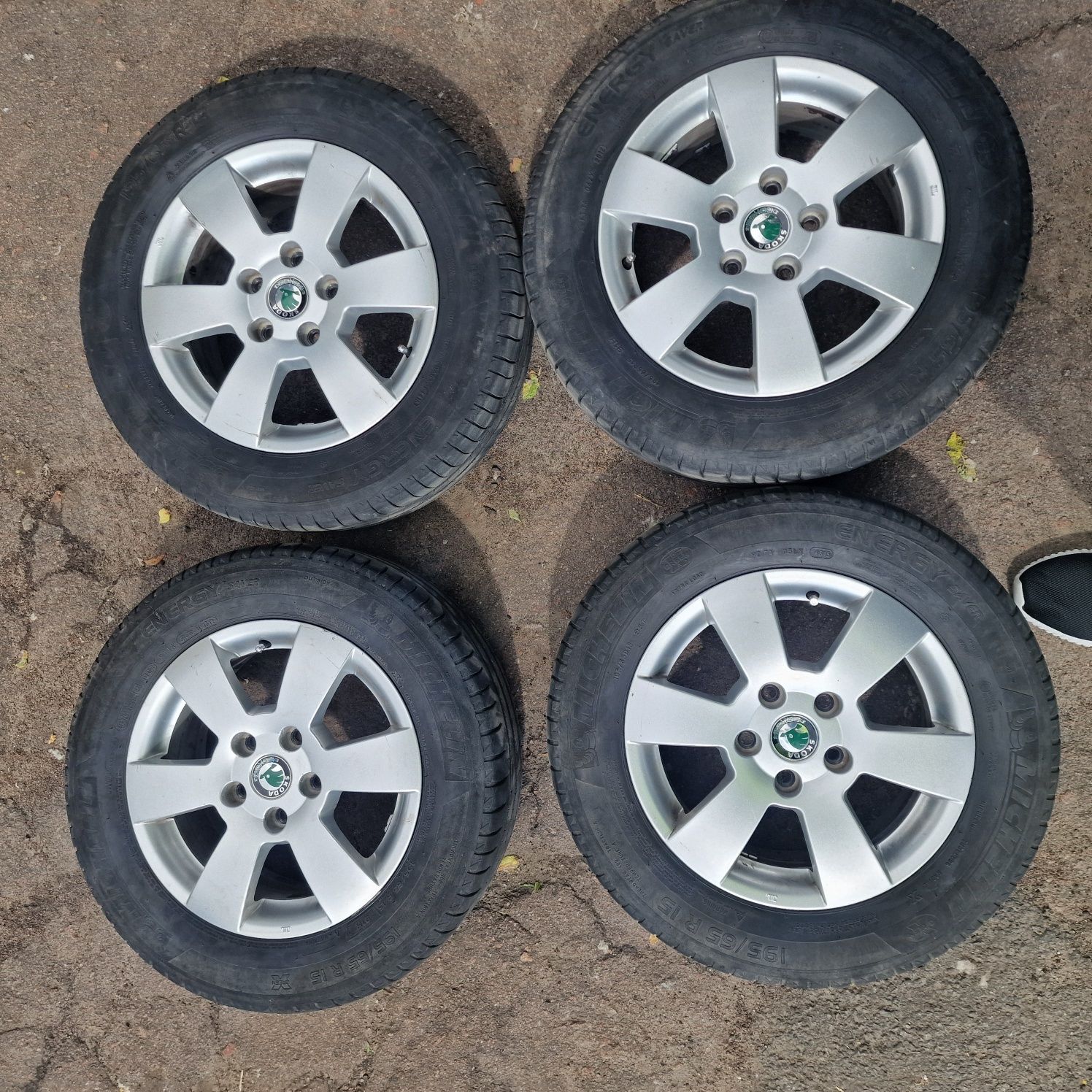 Диски R15 5×112 ET47 J6 Skoda Octavia a5 с резиной